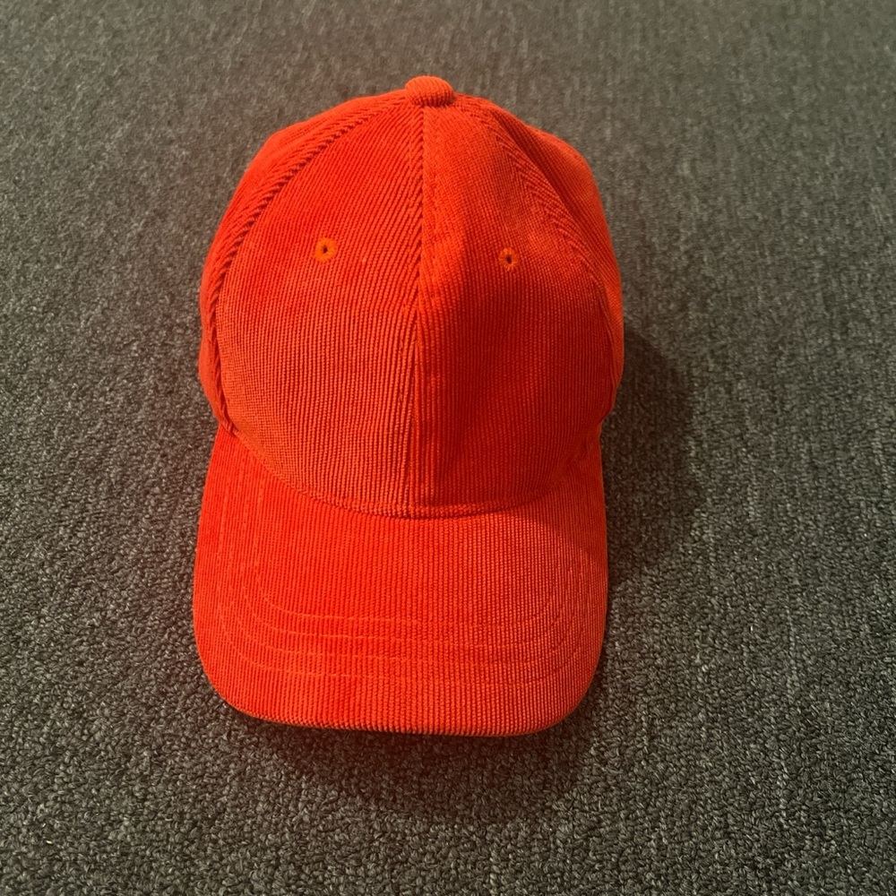 Red cap - Picture 2 of 5